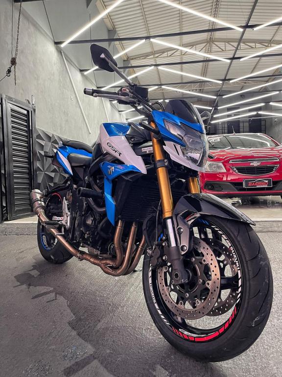 SUZUKI GSR 750 - Foto