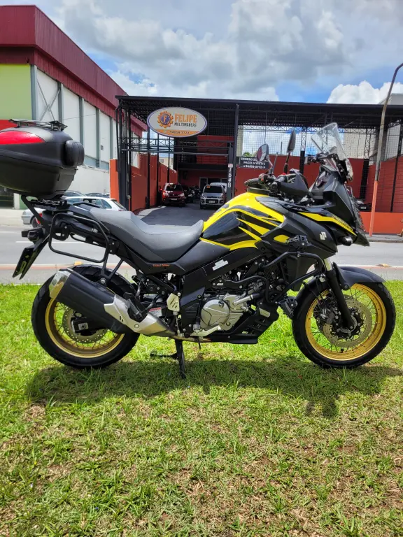 SUZUKI V-Strom DL 650 - Foto