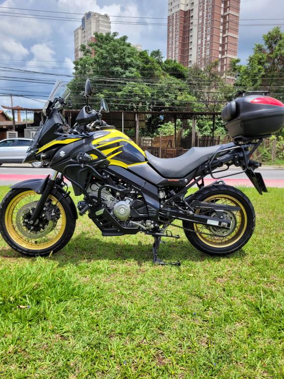 SUZUKI V-Strom DL 650 - Foto