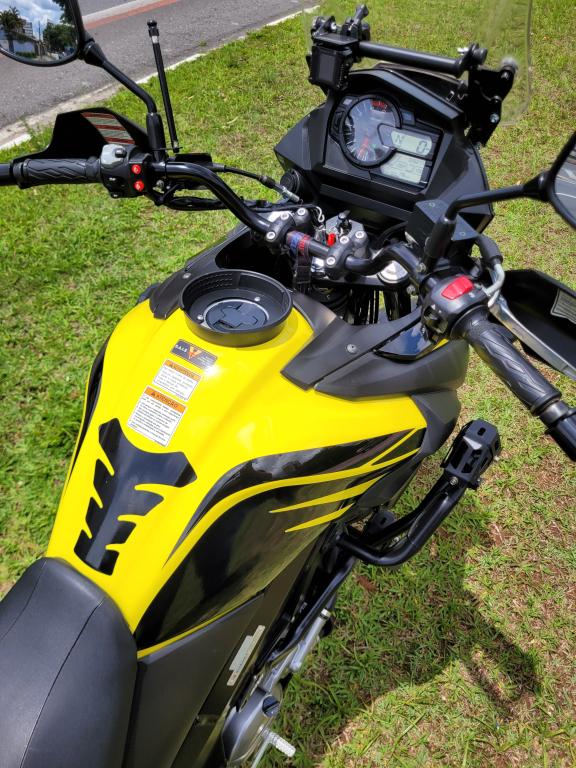 SUZUKI V-Strom DL 650 - Foto