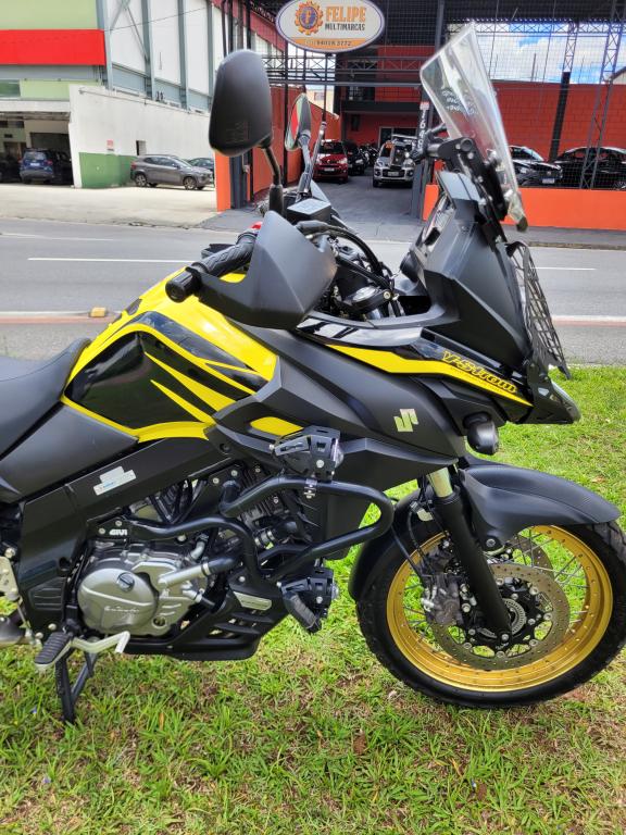 SUZUKI V-Strom DL 650 - Foto