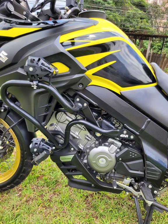 SUZUKI V-Strom DL 650 - Foto