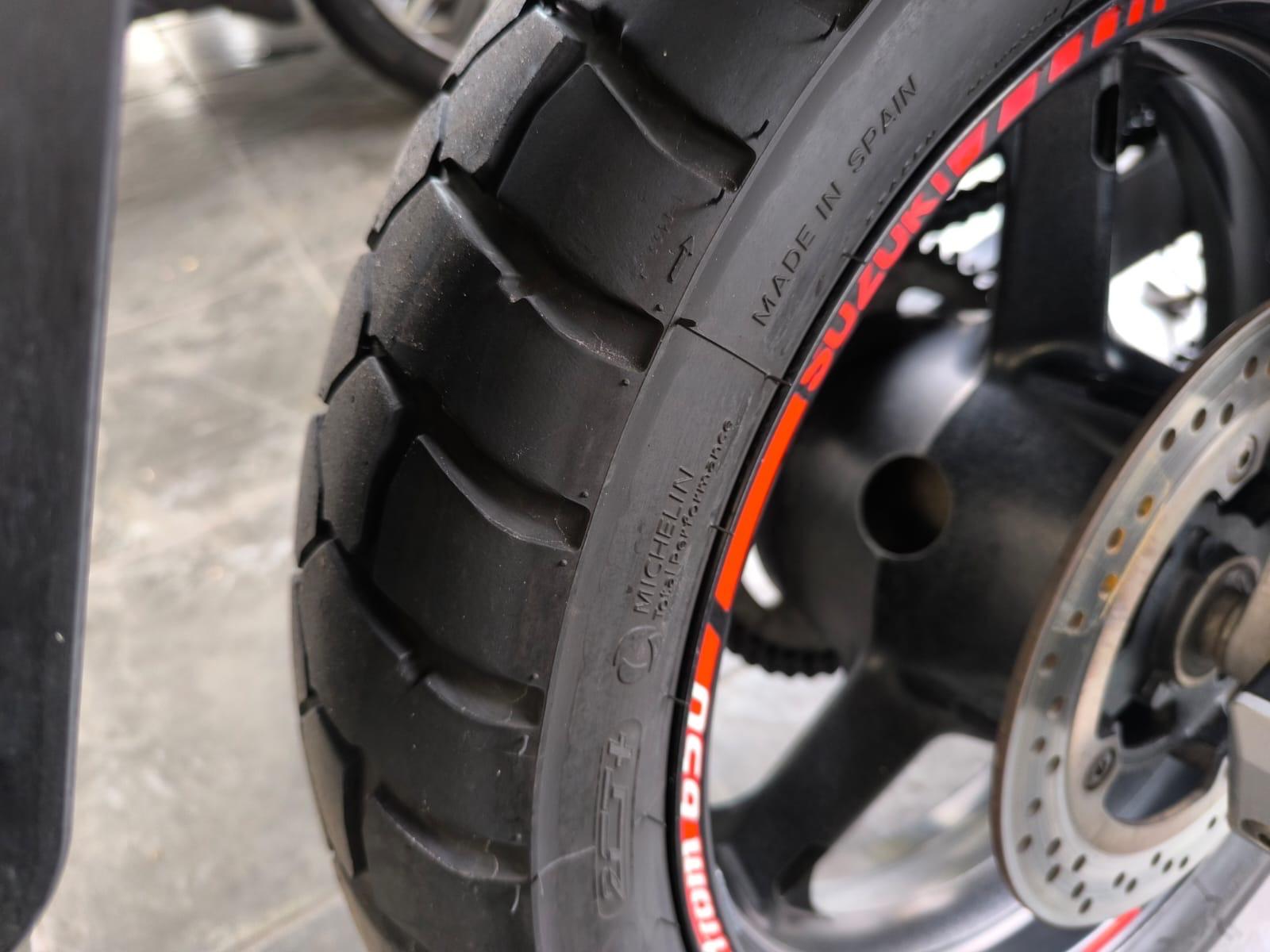 SUZUKI V-Strom DL 650 - Foto