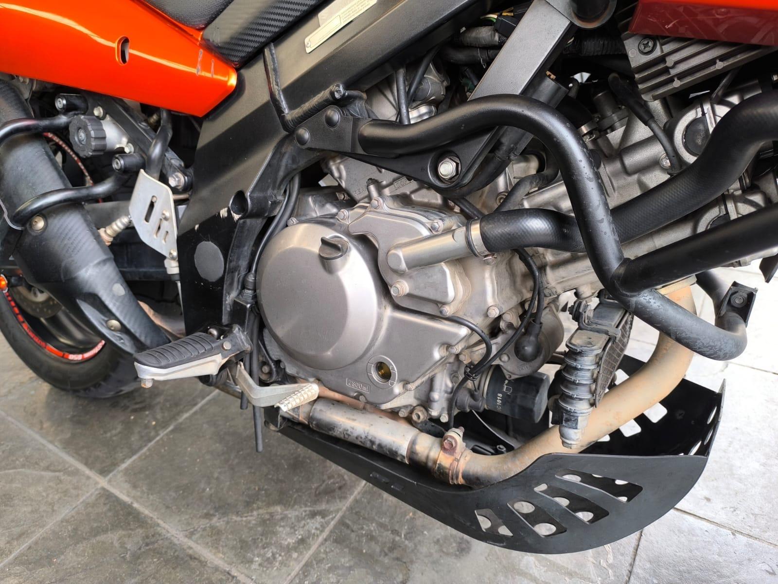 SUZUKI V-Strom DL 650 - Foto