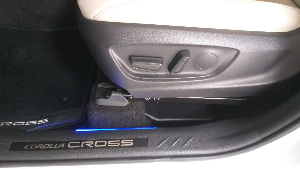 TOYOTA Corolla Cross - Foto