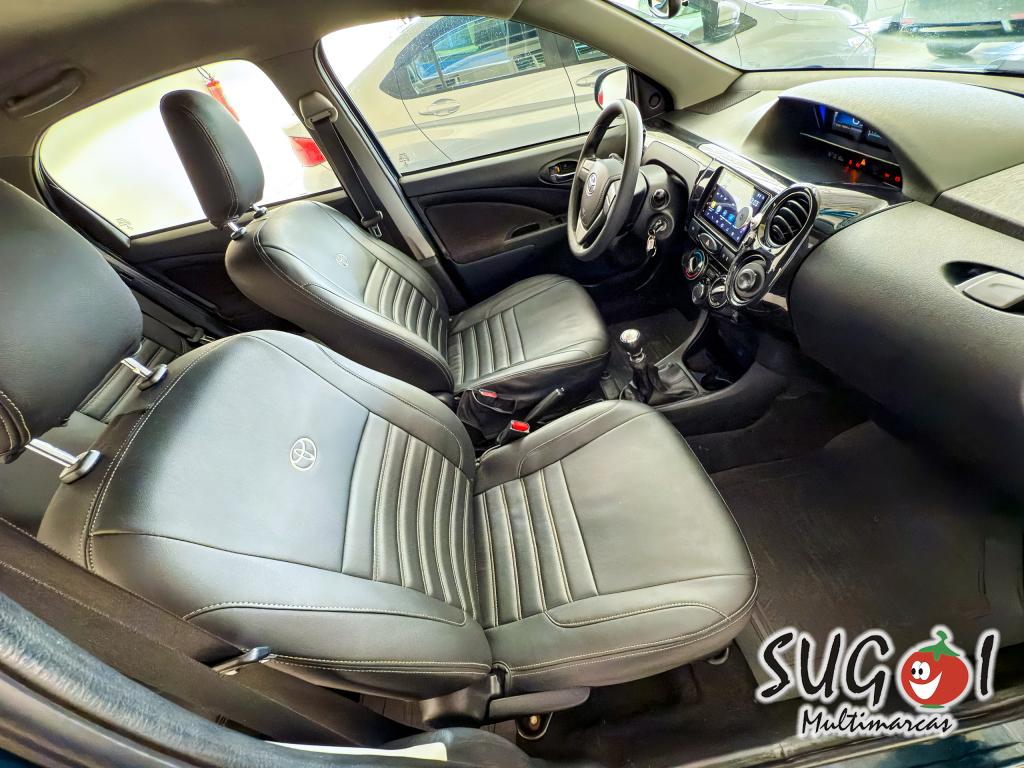 TOYOTA Etios Hatch - Foto