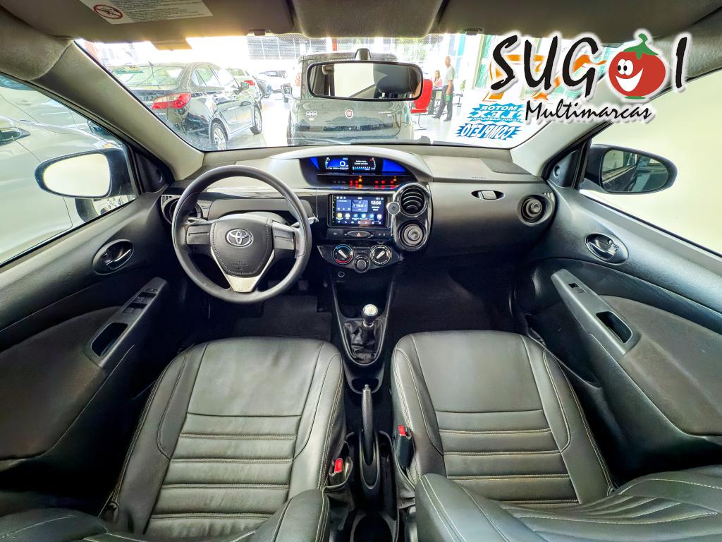 TOYOTA Etios Hatch - Foto