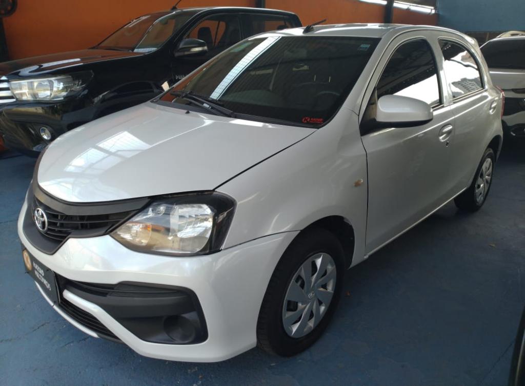 TOYOTA Etios Hatch - Foto