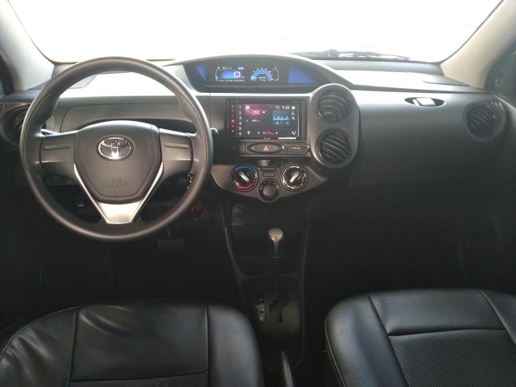 TOYOTA Etios Hatch - Foto
