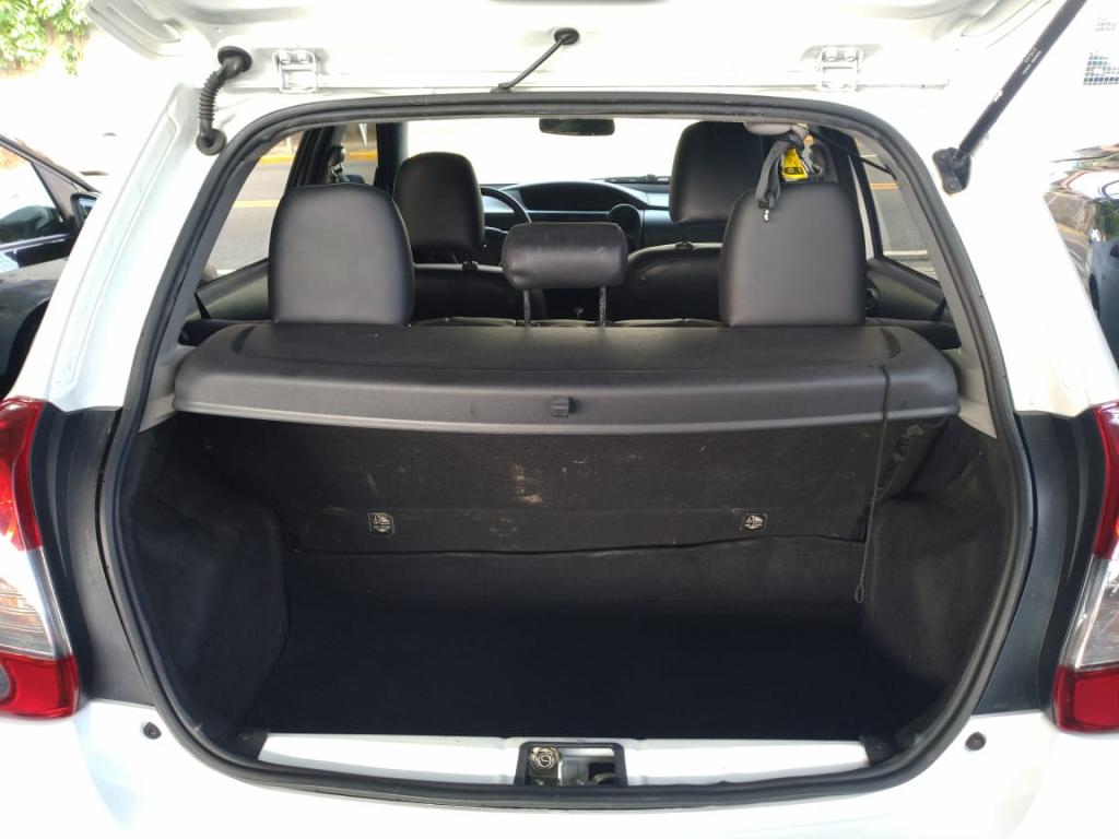 TOYOTA Etios Hatch - Foto