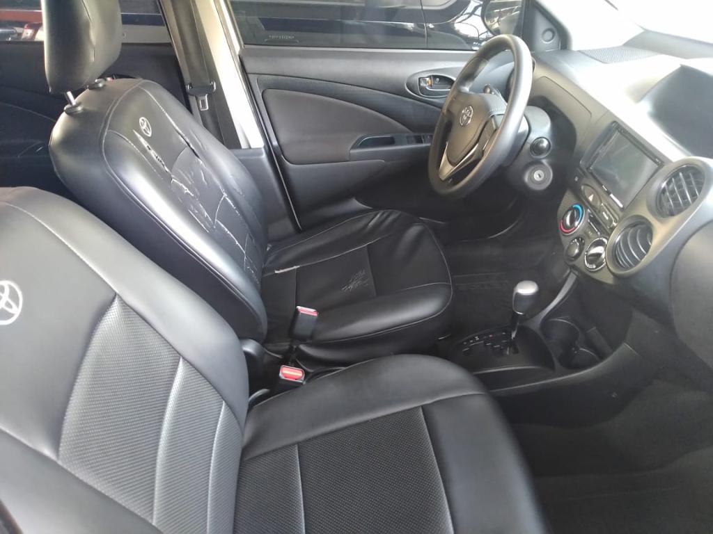 TOYOTA Etios Hatch - Foto