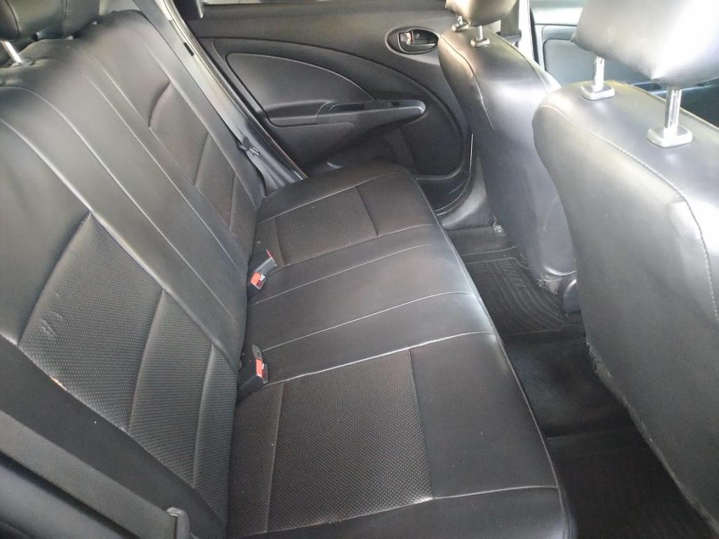 TOYOTA Etios Hatch - Foto