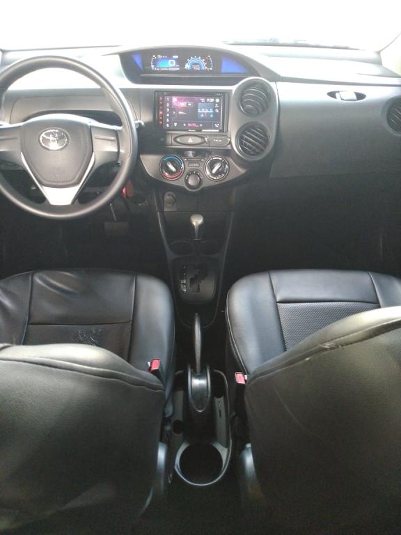 TOYOTA Etios Hatch - Foto