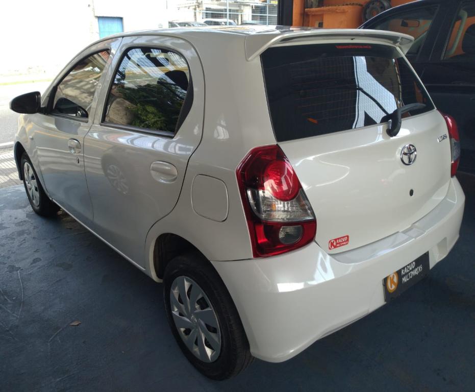 TOYOTA Etios Hatch - Foto