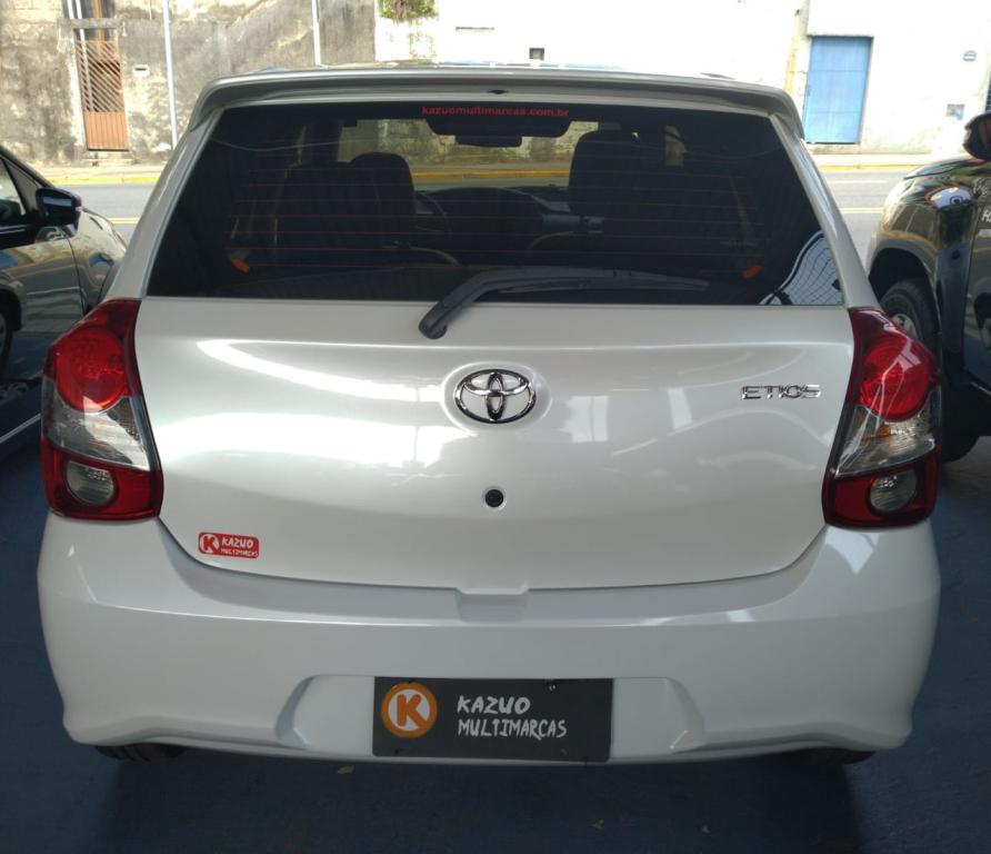 TOYOTA Etios Hatch - Foto