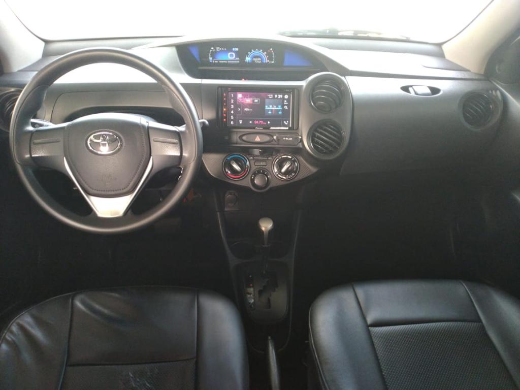 TOYOTA Etios Hatch - Foto