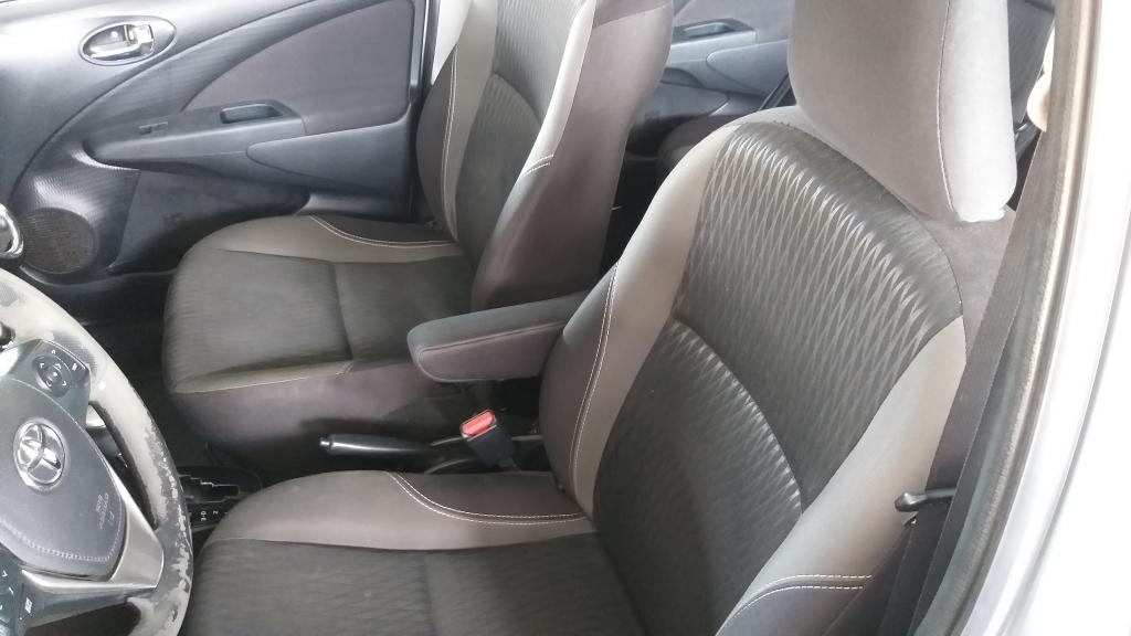 TOYOTA Etios Hatch - Foto