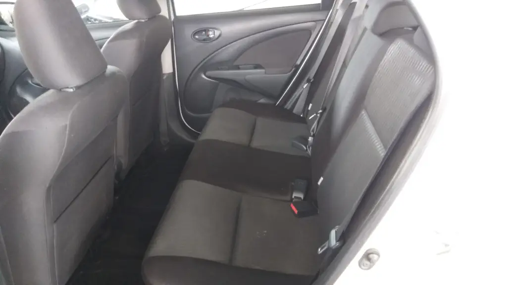 TOYOTA Etios Hatch - Foto