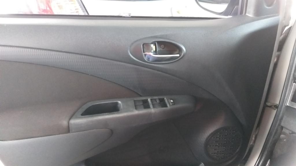 TOYOTA Etios Hatch - Foto