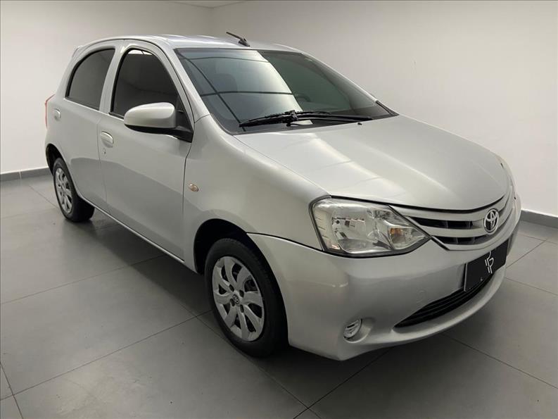 TOYOTA Etios Hatch