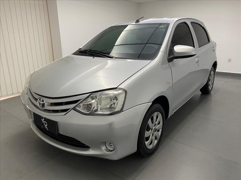 TOYOTA Etios Hatch - Foto