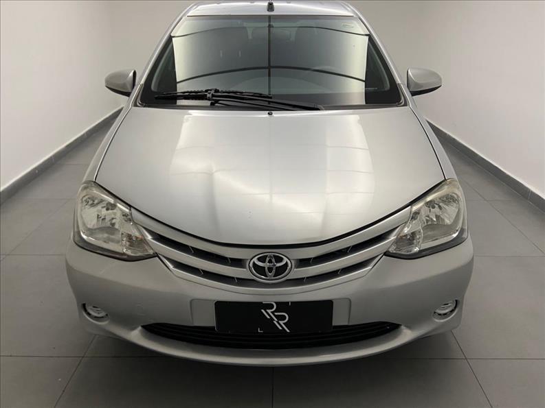 TOYOTA Etios Hatch - Foto