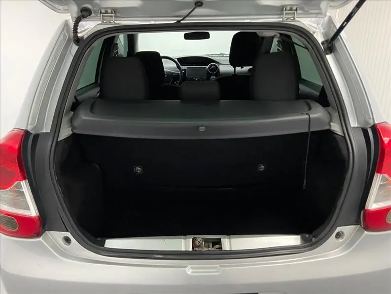 TOYOTA Etios Hatch - Foto