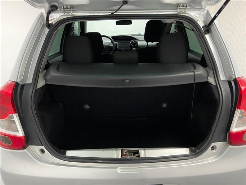 TOYOTA Etios Hatch - Foto