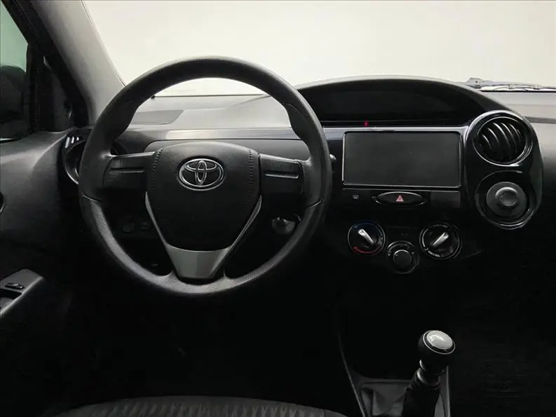 TOYOTA Etios Hatch - Foto