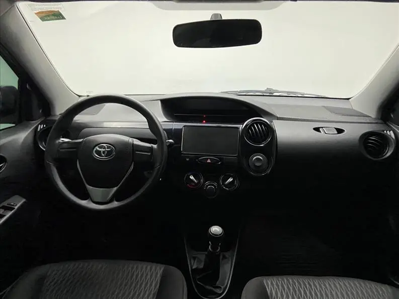 TOYOTA Etios Hatch - Foto