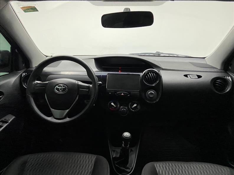 TOYOTA Etios Hatch - Foto