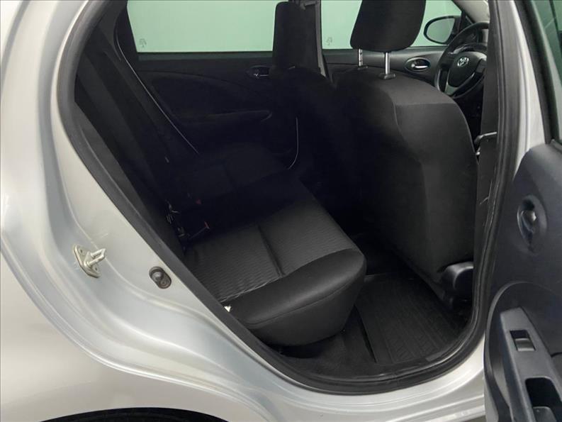 TOYOTA Etios Hatch - Foto