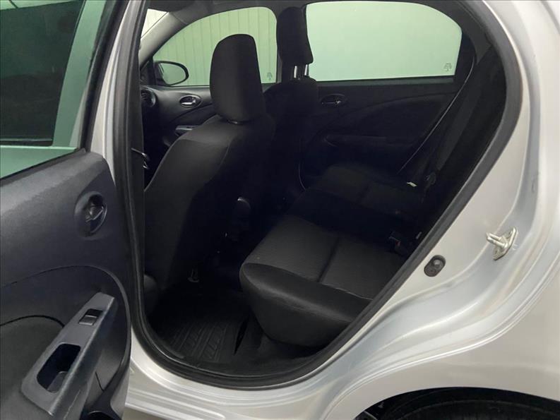 TOYOTA Etios Hatch - Foto