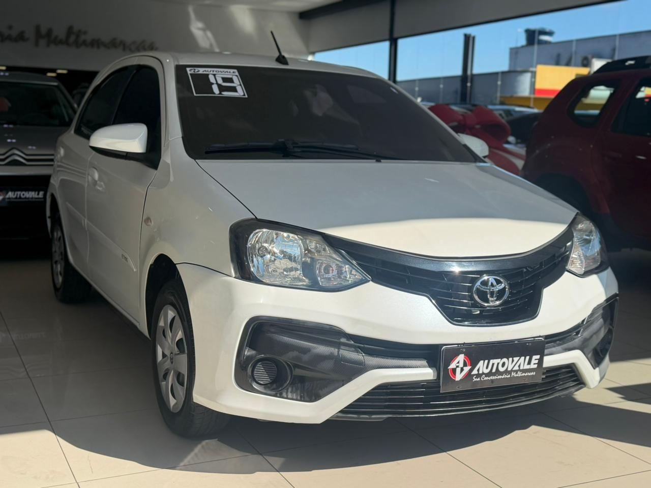 TOYOTA Etios Hatch