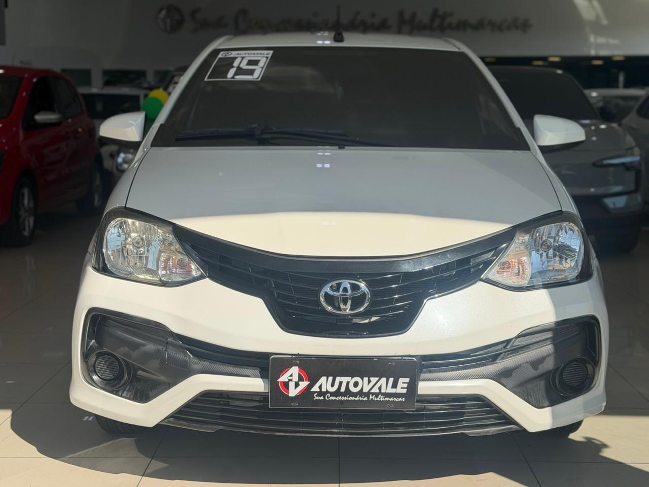 TOYOTA Etios Hatch - Foto