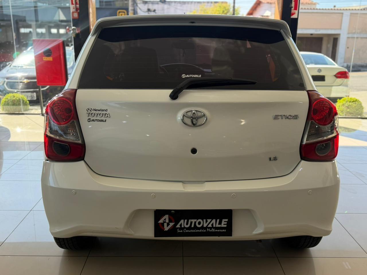 TOYOTA Etios Hatch - Foto