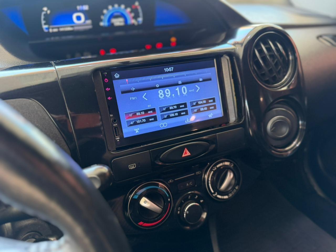 TOYOTA Etios Hatch - Foto