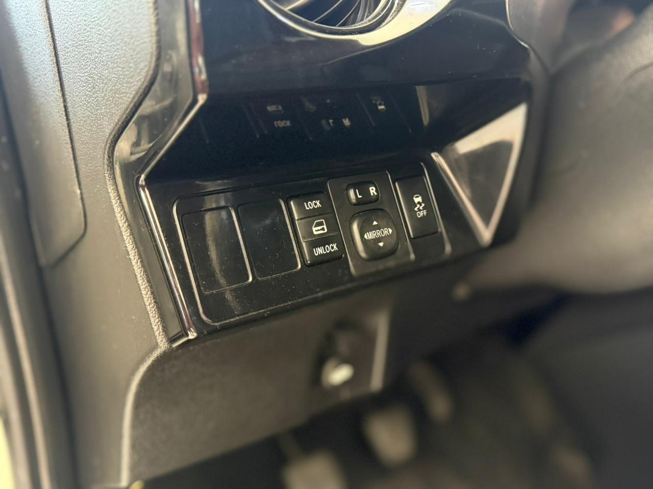 TOYOTA Etios Hatch - Foto
