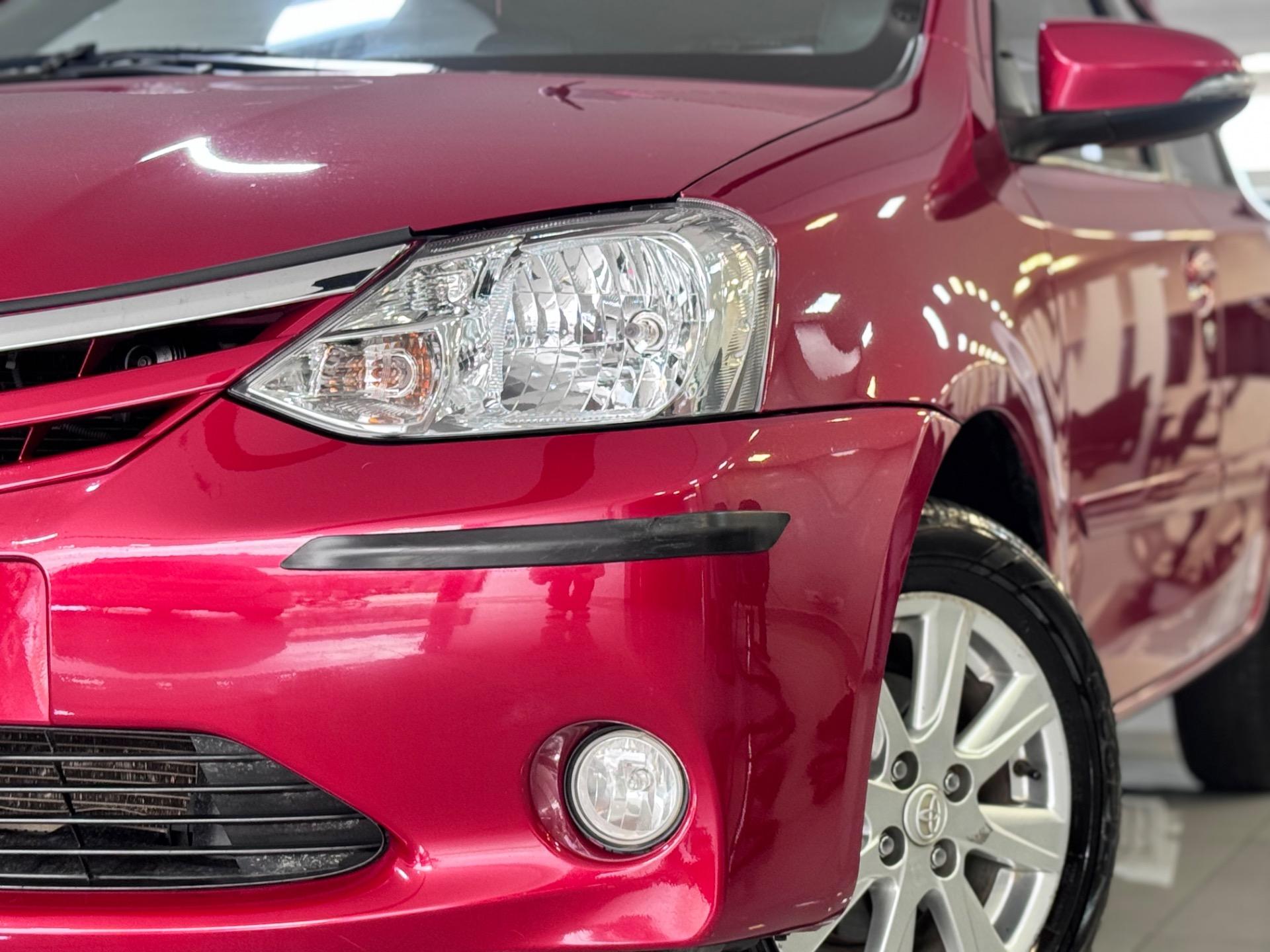 TOYOTA Etios Hatch - Foto