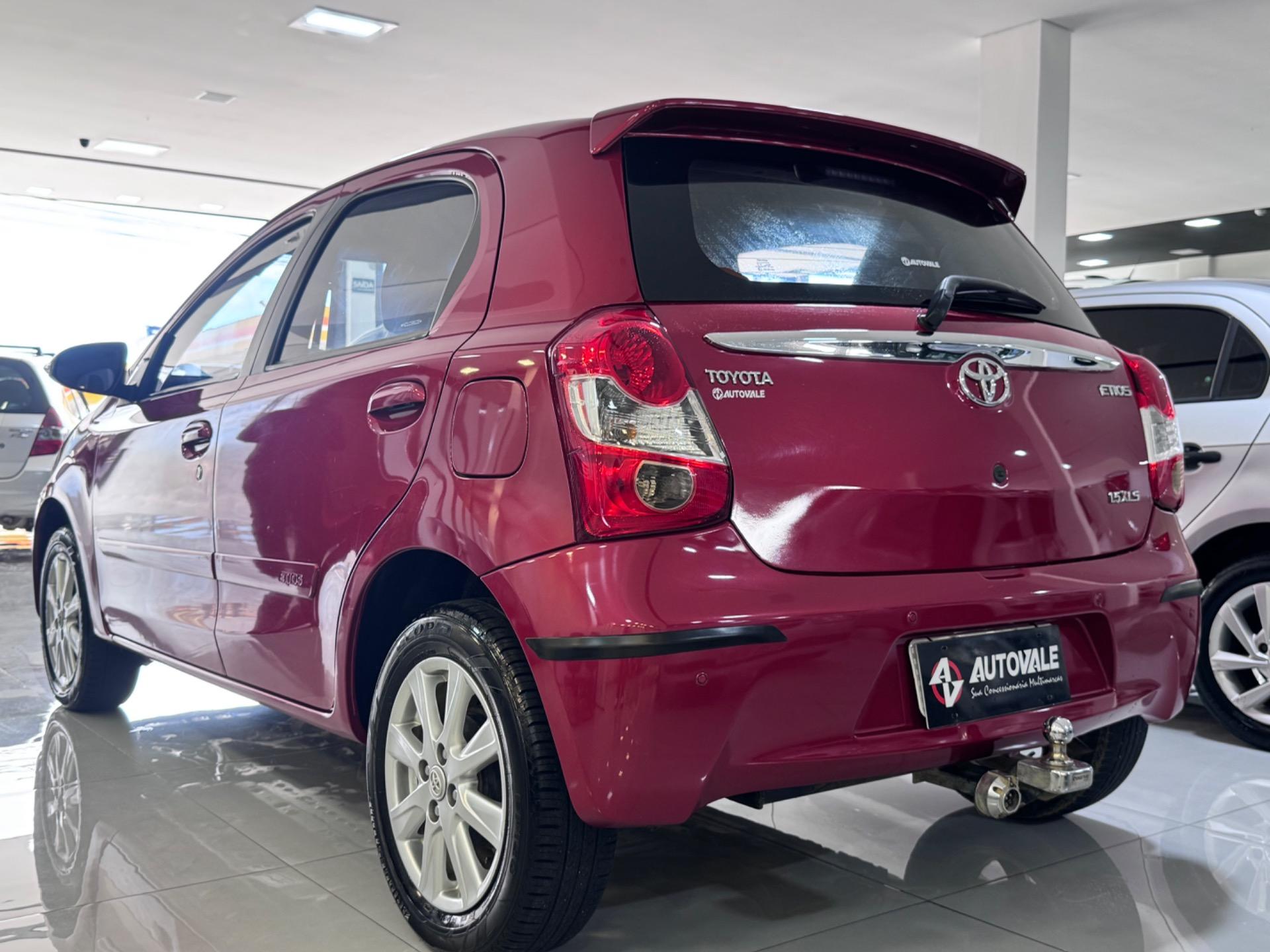 TOYOTA Etios Hatch - Foto