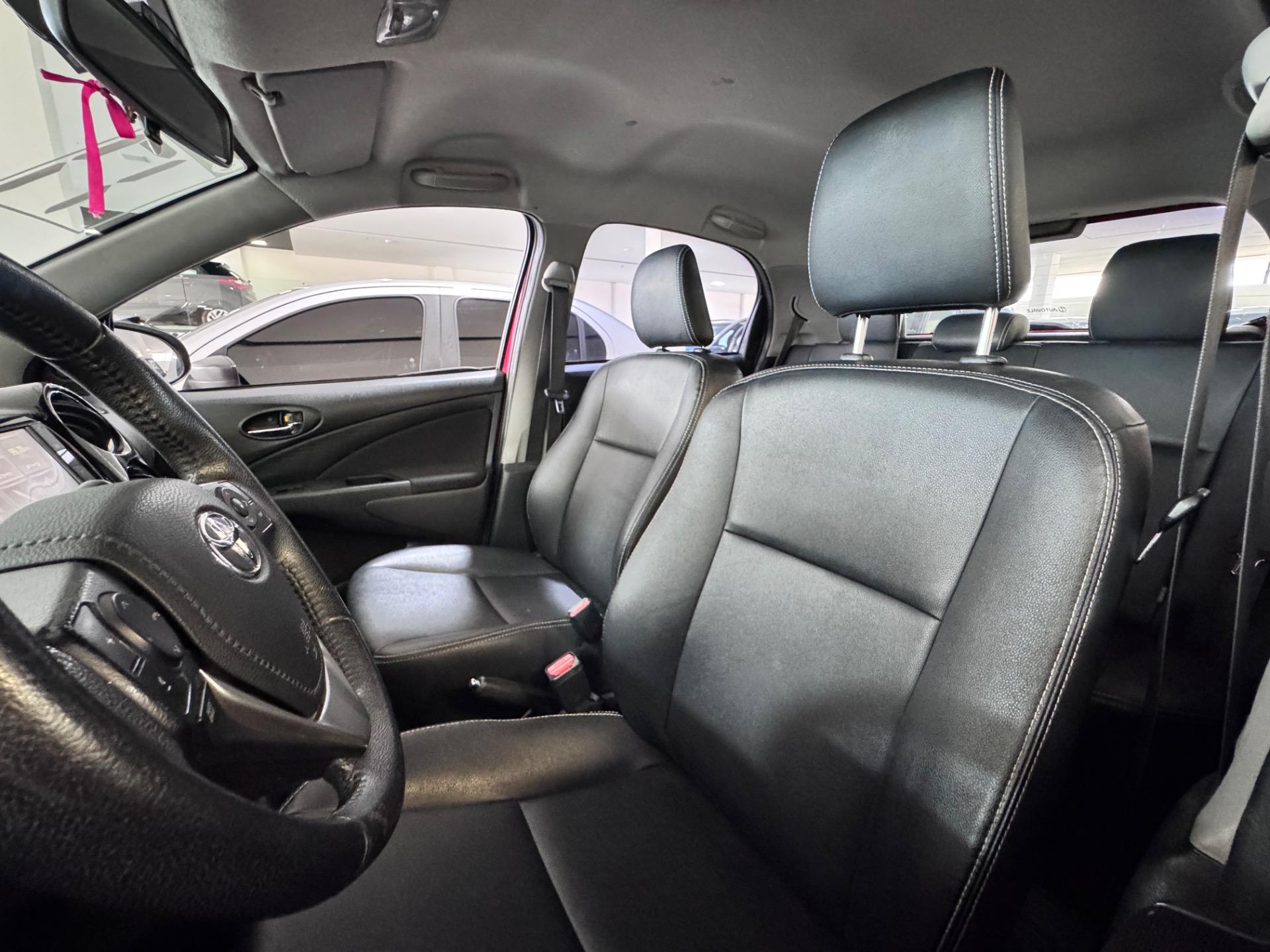 TOYOTA Etios Hatch - Foto
