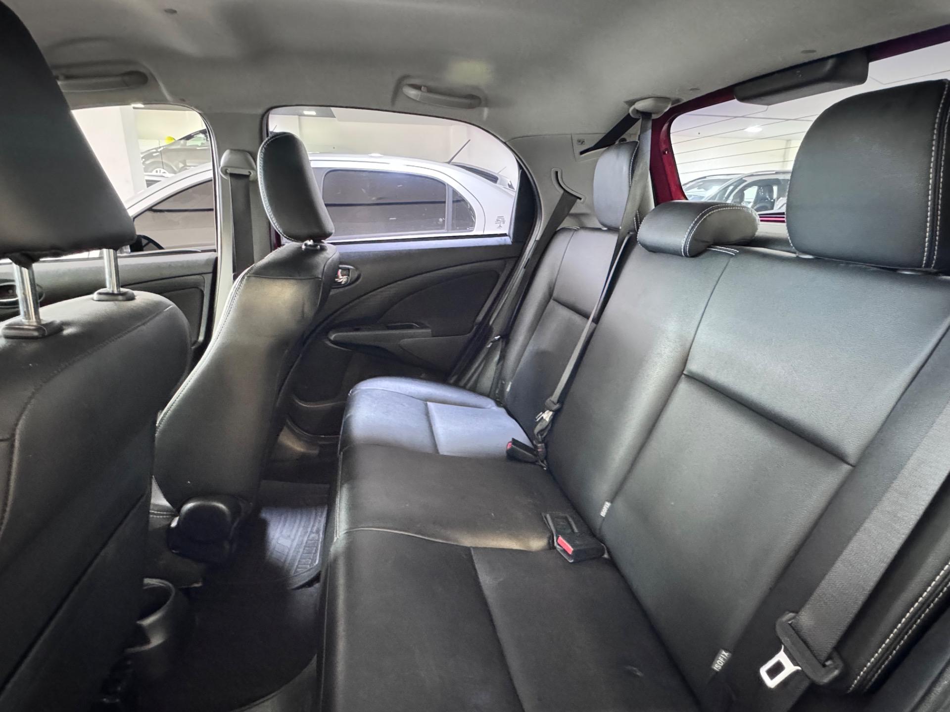 TOYOTA Etios Hatch - Foto