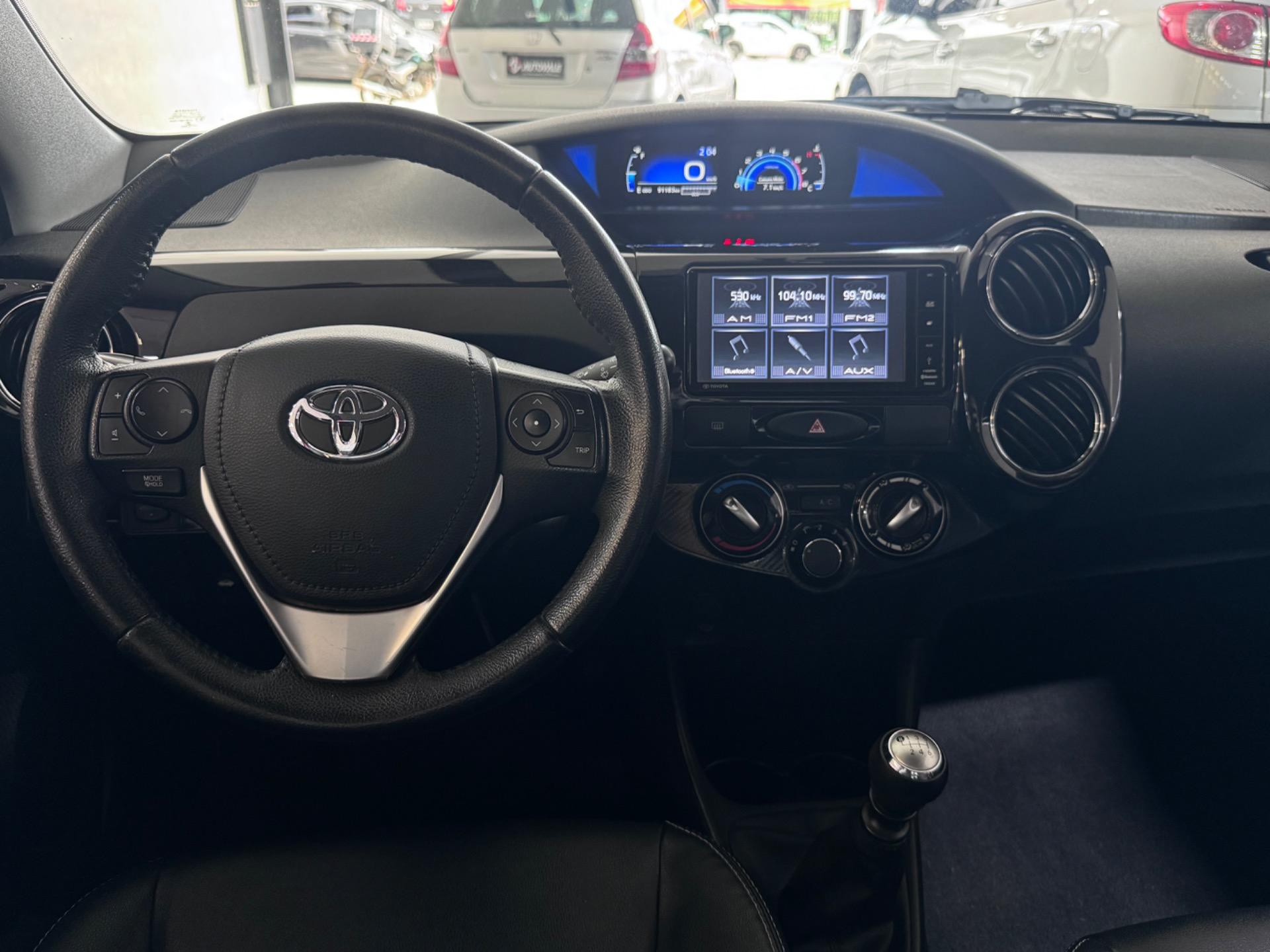 TOYOTA Etios Hatch - Foto