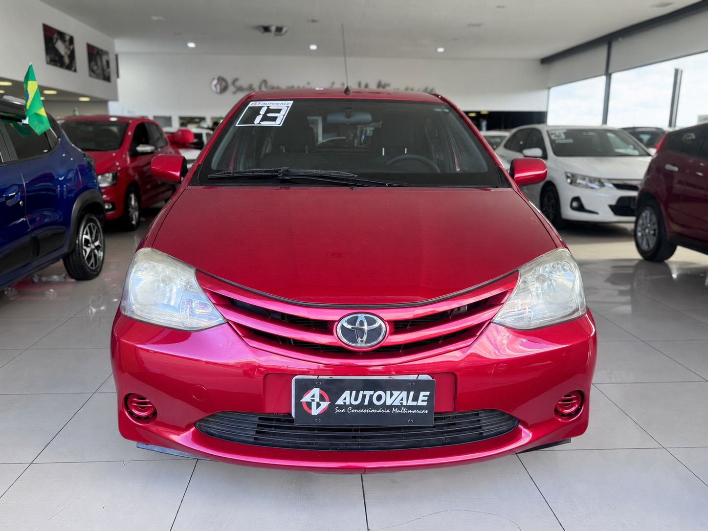 TOYOTA Etios Hatch - Foto