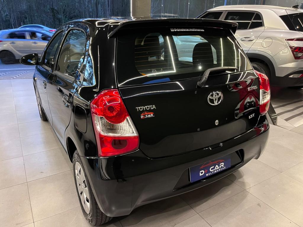 TOYOTA Etios Hatch - Foto