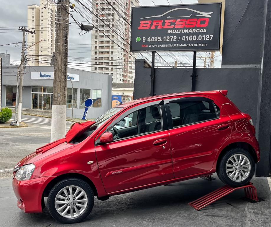 TOYOTA Etios Hatch - Foto