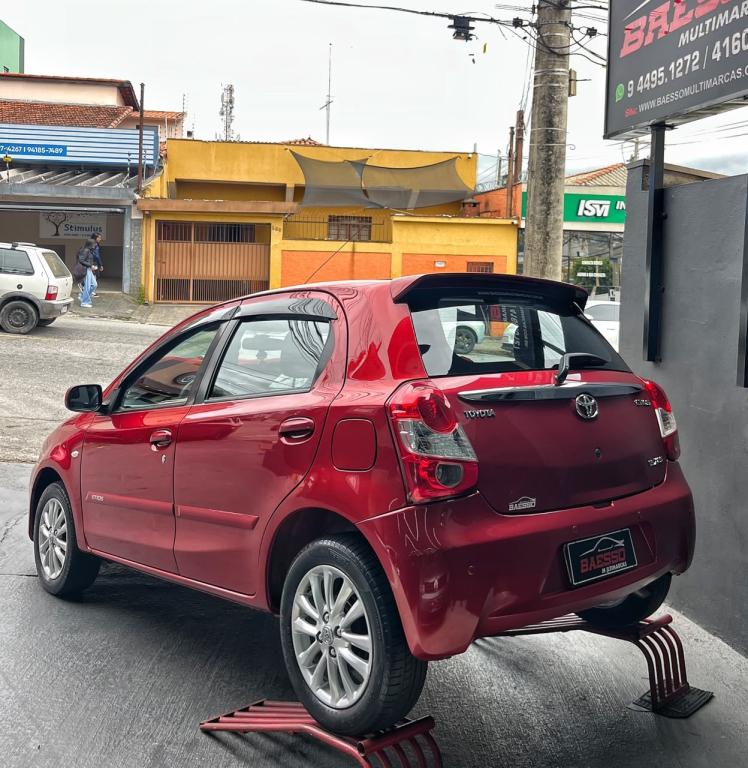 TOYOTA Etios Hatch - Foto