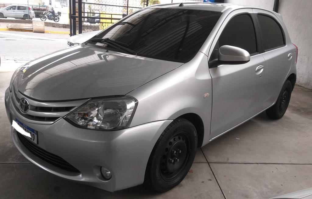 TOYOTA Etios Hatch - Foto