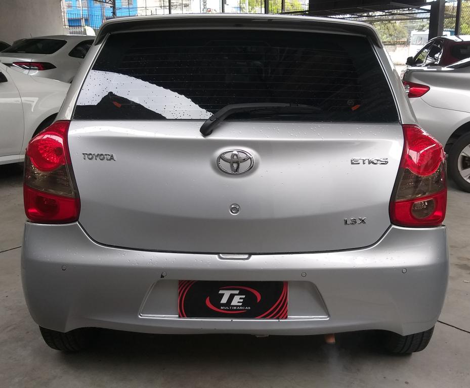 TOYOTA Etios Hatch - Foto