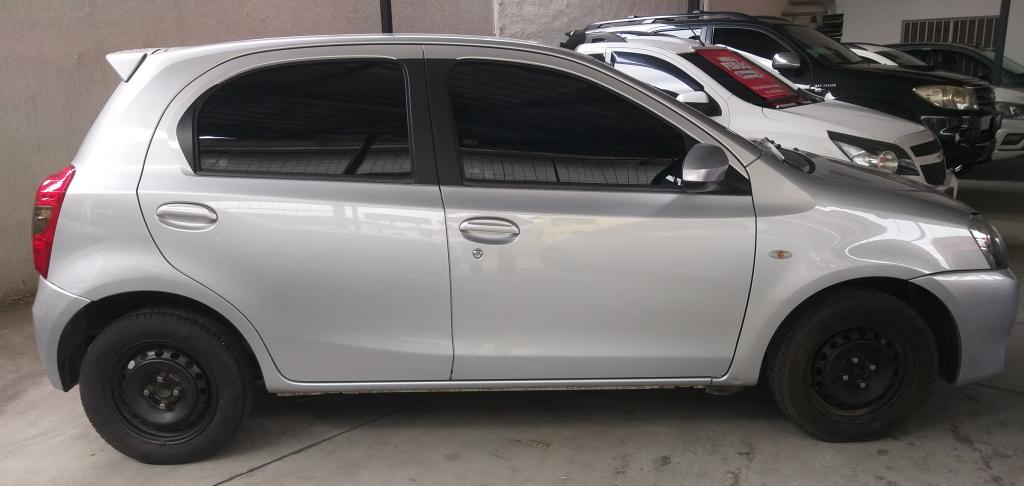 TOYOTA Etios Hatch - Foto